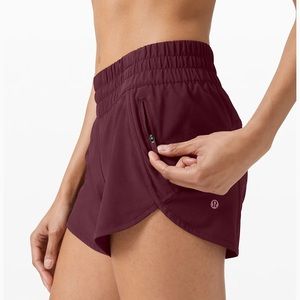 Lululemon Tracker Short V 4” Cassis